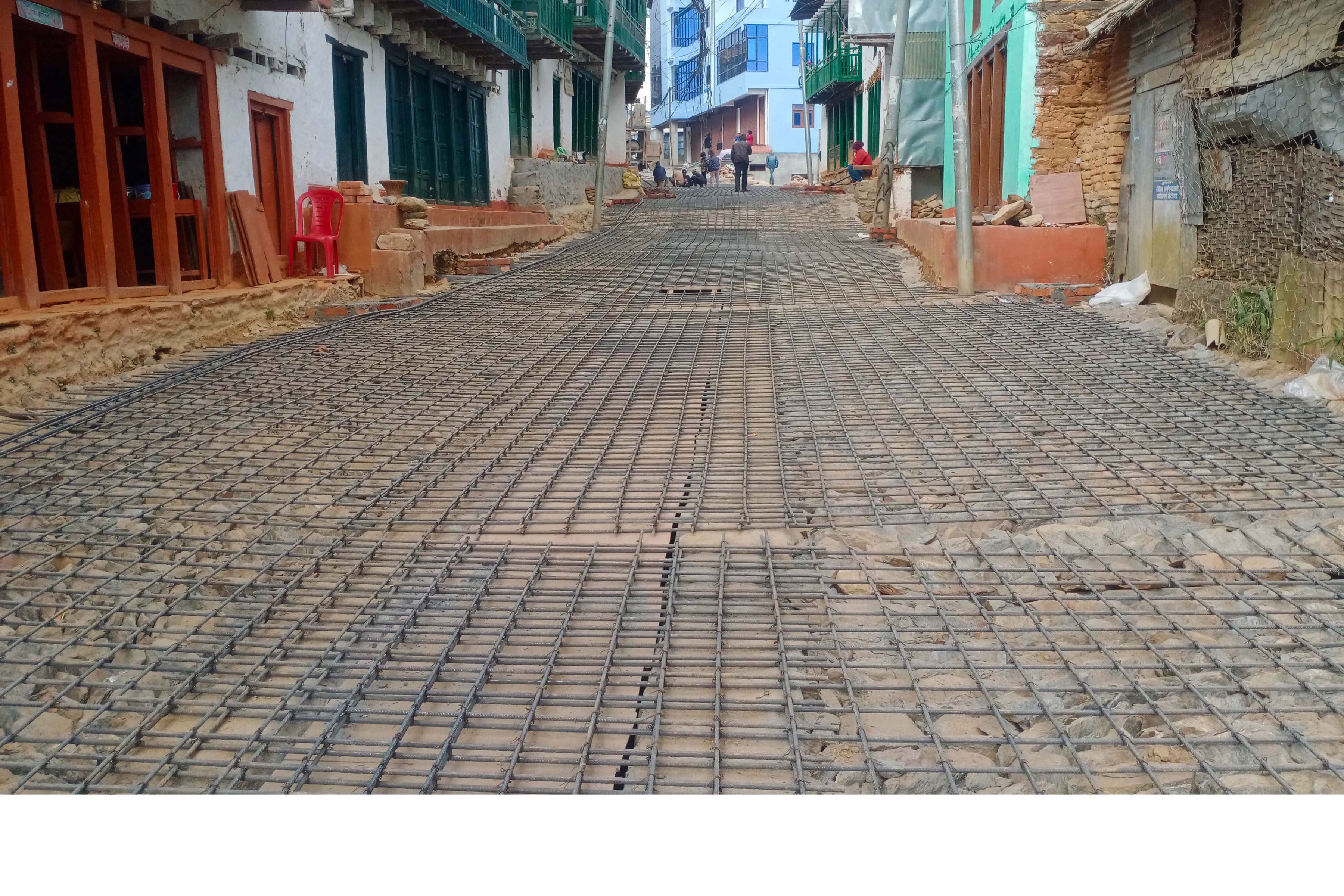 ढलानका लागि बिच्छ्याइएको फलामे डण्डी